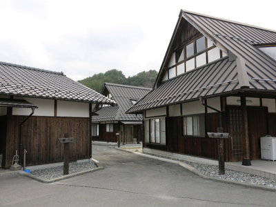 BE02-25H まつたけ小屋 アウトドア広場「梅松苑」 コテージ 平日御宿泊券 5名様まで（食事なし）// 長野県 南信州 古民家 グランピング アウトドア キャンプ コテージ