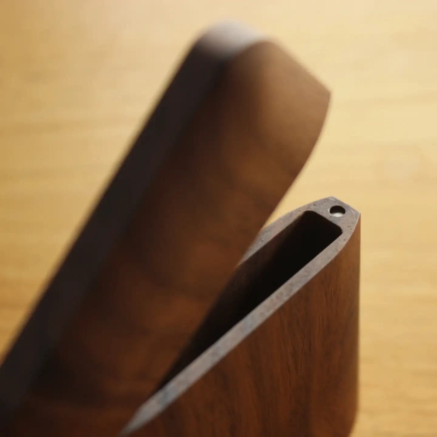 【Hacoa】おしゃれで美しいデザインの木製名刺入れ ウォールナット「Card Case Gentle」 スマホスタンド 卓上