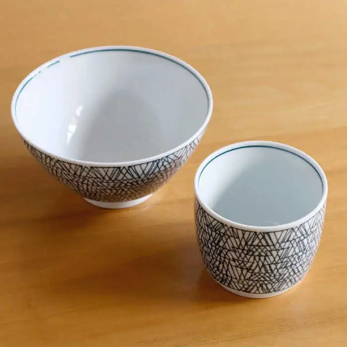 【白山陶器】【グラフ】飯碗(大)と湯のみ猪口 くろがねセット【波佐見焼】[TA166]