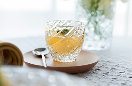 江戸切子 冷酒杯〈魚子流し紋〉黄 カガミクリスタル T535-2044-CUM | 冷酒杯 日本酒 江戸切子