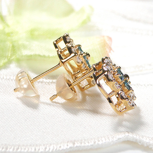 6-9 ピアス K18YG ダイヤモンド 0.8ct ブルーダイヤ スタッドピアス クローバー 四つ葉 フラワー 花 ダイヤモンドピアス レディース Wロックキャッチ 【f251-k18yg-bd】 ALPAZ002