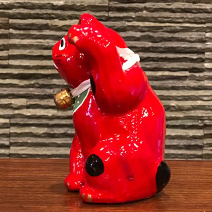 【鴻巣の赤物】招き猫（赤） 縁起物 ギフト 置物 インテリア 商売繁盛 金運 風水 開運招福 開業祝い 居酒屋 カフェ レストラン 美容室 まねきねこ コンパクト おしゃれ かわいい 玄関 猫好き 送料無料 No.005-01