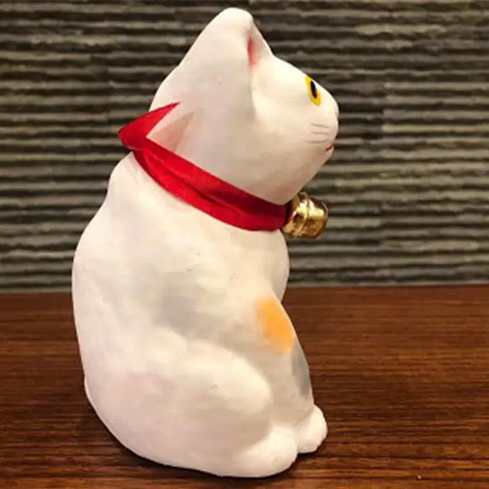 【鴻巣の赤物】招き猫（白） 縁起物 ギフト 置物 インテリア 商売繁盛 金運 風水 開運招福 開業祝い 居酒屋 カフェ レストラン 美容室 まねきねこ コンパクト おしゃれ かわいい 玄関 猫好き 送料無料 No.005-02