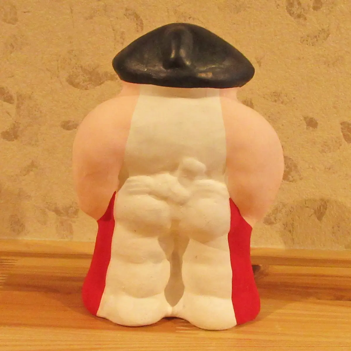 M-AC9.【長谷寺詣で人気の土産品】出雲人形　力士（化粧まわしの色 赤）