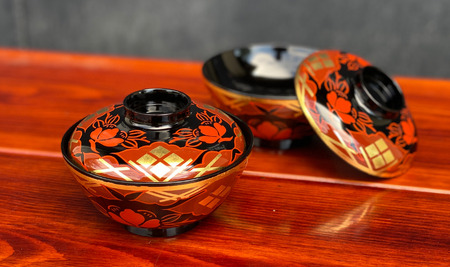【伝統工芸品】【秀衡塗】煮物椀 秀衡椿紋 蓋付 1個入れ【ocy915-tsu-1】