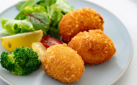 チキンクリームコロッケ 40個 2.2kg クリームコロッケ ころっけ 冷凍 揚げ物 惣菜 コロッケ 横須賀 弁当 【有限会社丸伸商事】 [AKFH008]