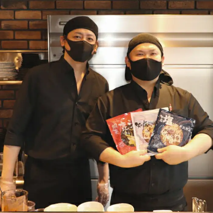 【定期便：全6回】知床ジンギスカン店「そら」知床ジンギスカン味付き生ラム肩ロース900g（300g×3）【1601601】
