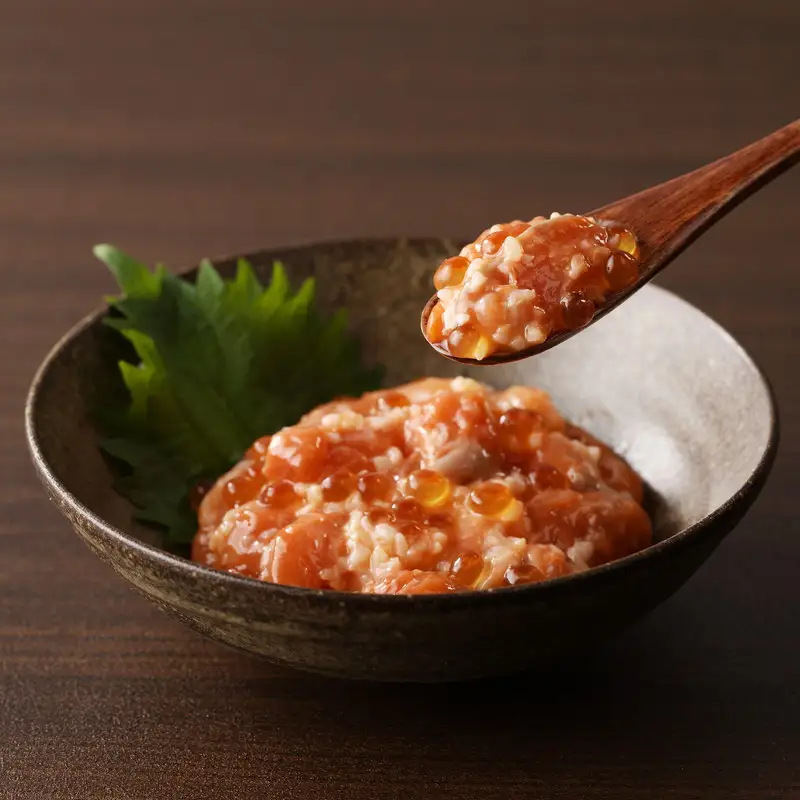 自家製いくら入り紅鮭石狩ルイベ漬100ｇ×２「函館朝市弥生水産」 天然紅鮭 珍味 鮭 いくら 海鮮 海の幸 北海道 函館市 ふるさと納税 お取り寄せ 送料無料_HD032-054