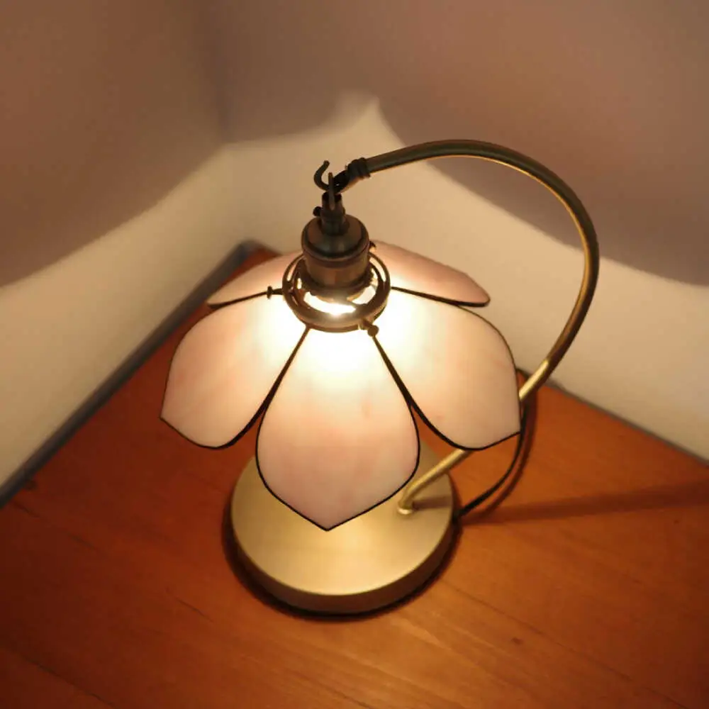 ステンドグラス テーブルランプ ベルフラワーピンク ランプ / Nijiiro Lamp ニジイロランプ [BBAD020]