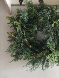 【クリスマス・お正月】フレッシュなエバーグリーンのリース 直径45cm 針葉樹 ナチュラル 北欧 インテリア おしゃれ イベント プレゼント H174-003