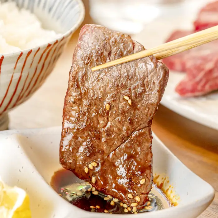 【冷蔵配送】全国大会W受賞！奥出雲和牛肩ロース焼肉の定期便800g×8回 （毎月21日お届け）【牛肉 定期便 肩ロース焼肉 800g 8回 焼肉 人気 冷蔵 国産 奥出雲和牛 黒毛和牛 ブランド牛 贅沢 お祝い 贈り物 プレゼント ギフト】
