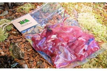 捕獲後2時間以内に解体！ 新鮮ペット用鹿肉400g (200g x2パック)【tab0083】