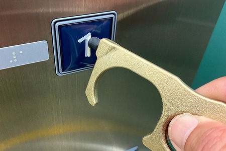 鍛造アシストフック エコブラス（R）製  / アシストフック フック 感染対策 つり革 触らない タッチパネル 対応 携帯用 ドアオープナー 接触感染 接触予防 接触対策 非接触 衛生 衛生用品/ 亀山市 / 有限会社ギルドデザイン [AMAA007]