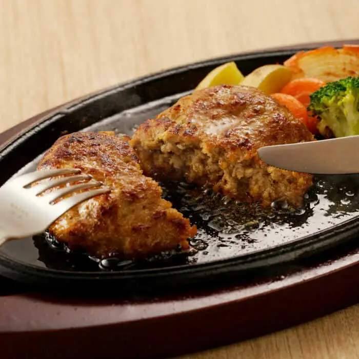 佐賀牛使用 生ハンバーグ 計1.4kg（140g×10個入）特製ソース付 / 佐賀県 / マルフクフーズ [41AOCS064]