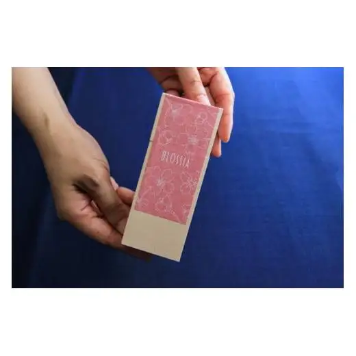 四日市萬古焼ボトルに入った桜のフレグランススプレー BLOSSIA 50ml 御幸毛織 / 四日市 萬古焼 万古焼 アロマスプレー 桜の香り アロマ 香り 癒し 安眠 睡眠 気分転換 リフレッシュ ゆったり 桜 花  インテリア かわいらしい 可愛い かわいい エコ 手軽 長時間持続 
