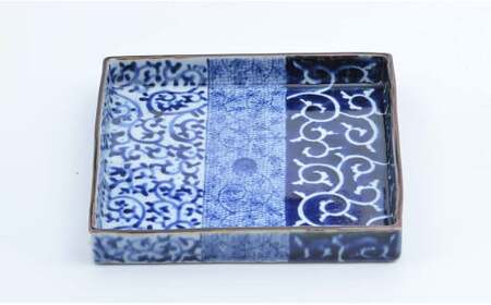 有田焼 唐草描分け 7寸正角皿 21cm【まるぶん】食器 器 うつわ 角皿 正角皿 メイン皿 ワンプレート 手描き 唐草 染付 青 ブルー お正月 ハレの日 | 90000円以内 9万円以内 | aw078