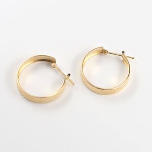 K18 ボリューム 地金 ピアス　15143