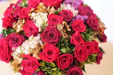 【日付指定可能】プリザーブドフラワーローズ60輪のアレンジメント 薔薇 バラ ギフト プレゼント ラッピング 産地直送 インテリア お花 フラワー ボリューム満点 H193-016
