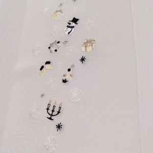 半衿　クリスマス柄　白地に白と黒とシルバーとゴールド　刺繍 篠原縫製