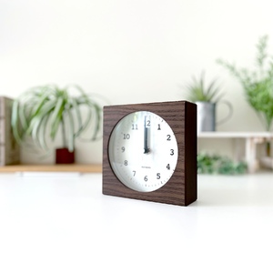 KATOMOKU dual use clock 4≪km-95BRRC≫置き掛け兼用木枠電波時計　四角(ブラウン)【A-98-B】