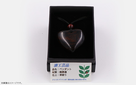 403 漆工芸「ペンダント」E 縞黒檀