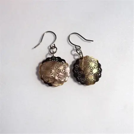 茶蝶貝のレース彫刻「麻」ピアス_装飾品・工芸品 ピアス・イヤリング アクセサリー _【1237889】