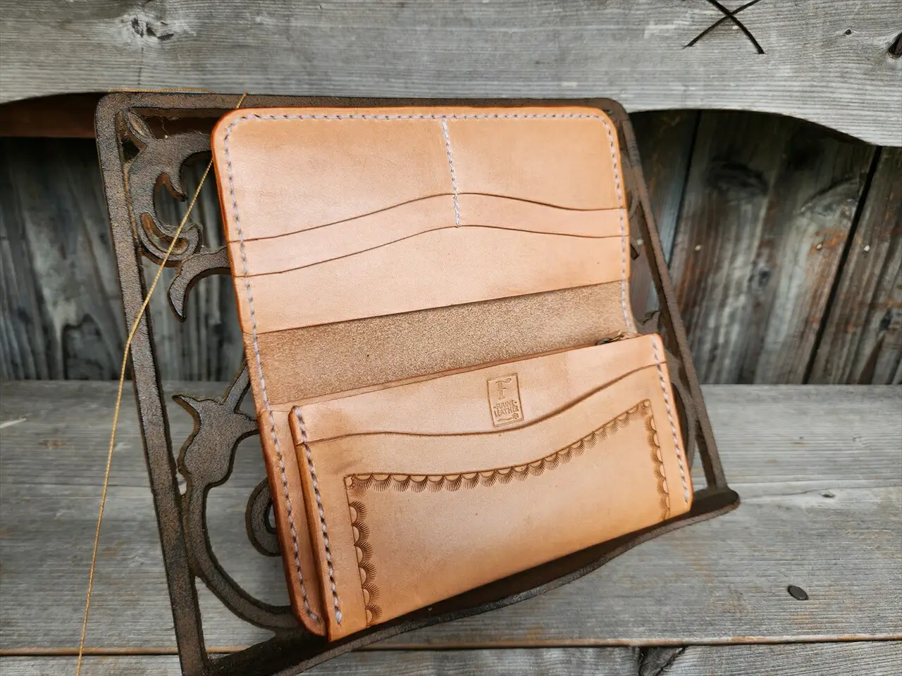 ロングウォレット　Slim(フラワーカービング)本革 牛革 財布 [BFAJ126]