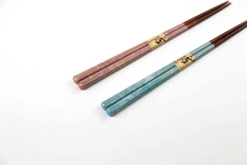 【食洗器対応・滑り止め加工済】若狭塗箸 『本漆美麗桜貝ちらし』 桐箱2膳入 [BFAL012]