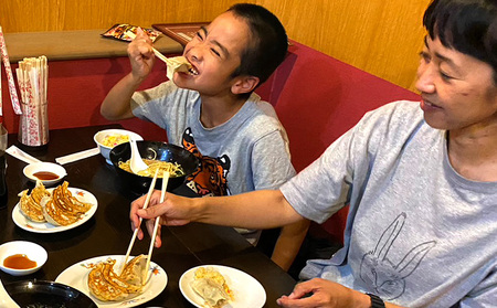 【3ヵ月定期便】【餃子の河童軒】冷凍餃子14個入り×2パック 定期便 3ヵ月 2パック スタミナ 中華 ぎょうざ 名護市 なご 沖縄 ニンニク 手作り 送料無料 ふるさと納税 お取り寄せ おかず
