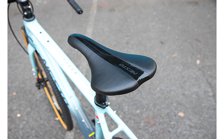 ホワイト・シルバー530mm　NESTO GAVEL ／ ネスト 自転車 スポーツバイク 通勤 通学 18段変速 埼玉県 No.176-03