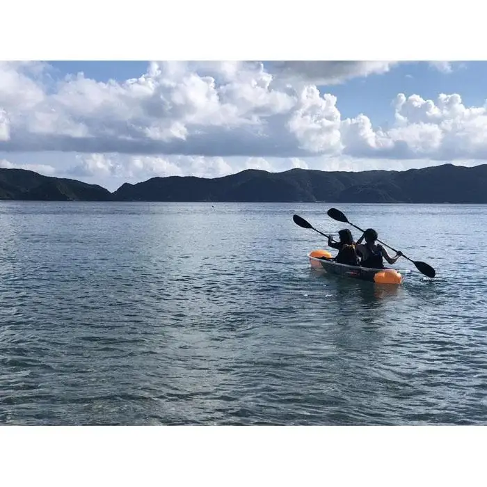 のんびり水面観光！クリアカヤックレンタル