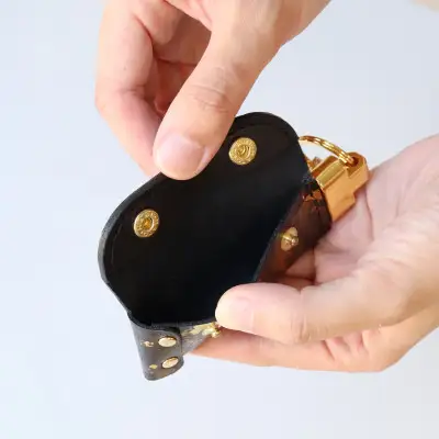 革 京都レザー マルチケース キーホルダー 雅 金色