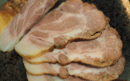 【3ヵ月定期便】【訳あり】あぐー豚肉肩ロースブロック　400g 簡易包装シリーズ【黒豚あぐー】 訳アリ 豚 肩ロース 簡易包装 SDGS チャーシュー ステーキ あぐー 名護市 銘柄豚肉 簡単料理 アレンジ 定期便 食品 国産豚 うまみ 冷凍 真空パック やんばる 肉