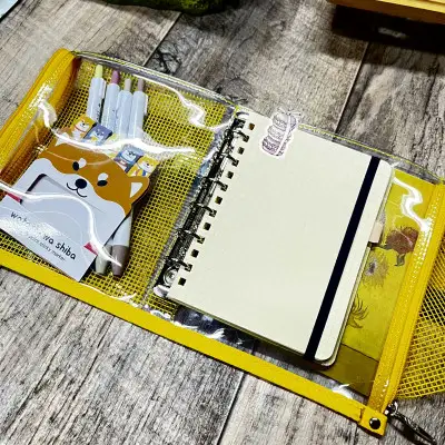 手帳 バインダー 表紙がポーチになった クリア手帳 M6ワイドサイズ イエロー