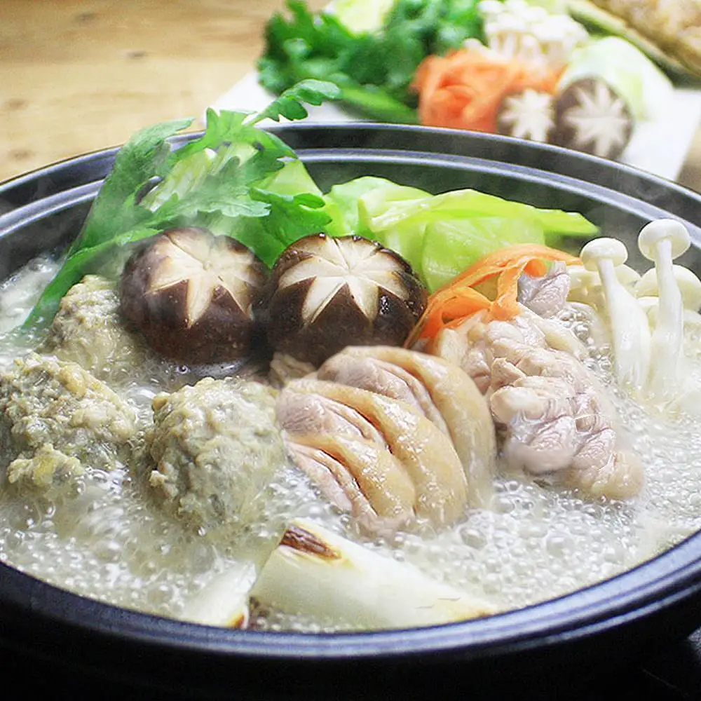 博多鍋セット【6】博多の「人気2大鍋」のセット「九州味噌もつ鍋」と「博多水炊き(切り身)」4～6人前 D26J