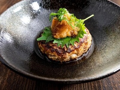 【近江牛 オリジナルハンバーグ (5個)】冷凍 肉 牛肉 ハンバーグ 冷凍 ブランド牛 三大和牛 和牛 黒毛和牛 冷凍食品 お弁当 おかず お惣菜 ギフト 高級 自宅用 神戸牛 松阪牛 に並ぶ 日本三大和牛 滋賀県 竜王