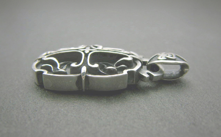 Oval cross pendant オーバル クロス ペンダント ｜ ペンダント シルバーペンダント シルバー シルバー925 ハンドメイド 手作り アクセサリー 十字架 モチーフ ペンダントトップ ネックレス チャーム ジュエリー アクセ ファッション 人気 シンプル ギフト プレゼント 年末年始 お中元 お歳暮 内祝い 快気祝い