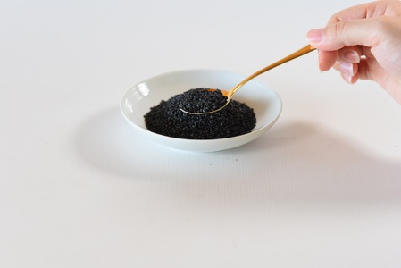 煎りごま2種いりごま 胡麻 ゴマ 国産 希少 料理 アレンジ 金ごま 黒ごま goma 袋 チャック付き セット セサミ 風味 香り トッピング 炒め物 食品 乾物