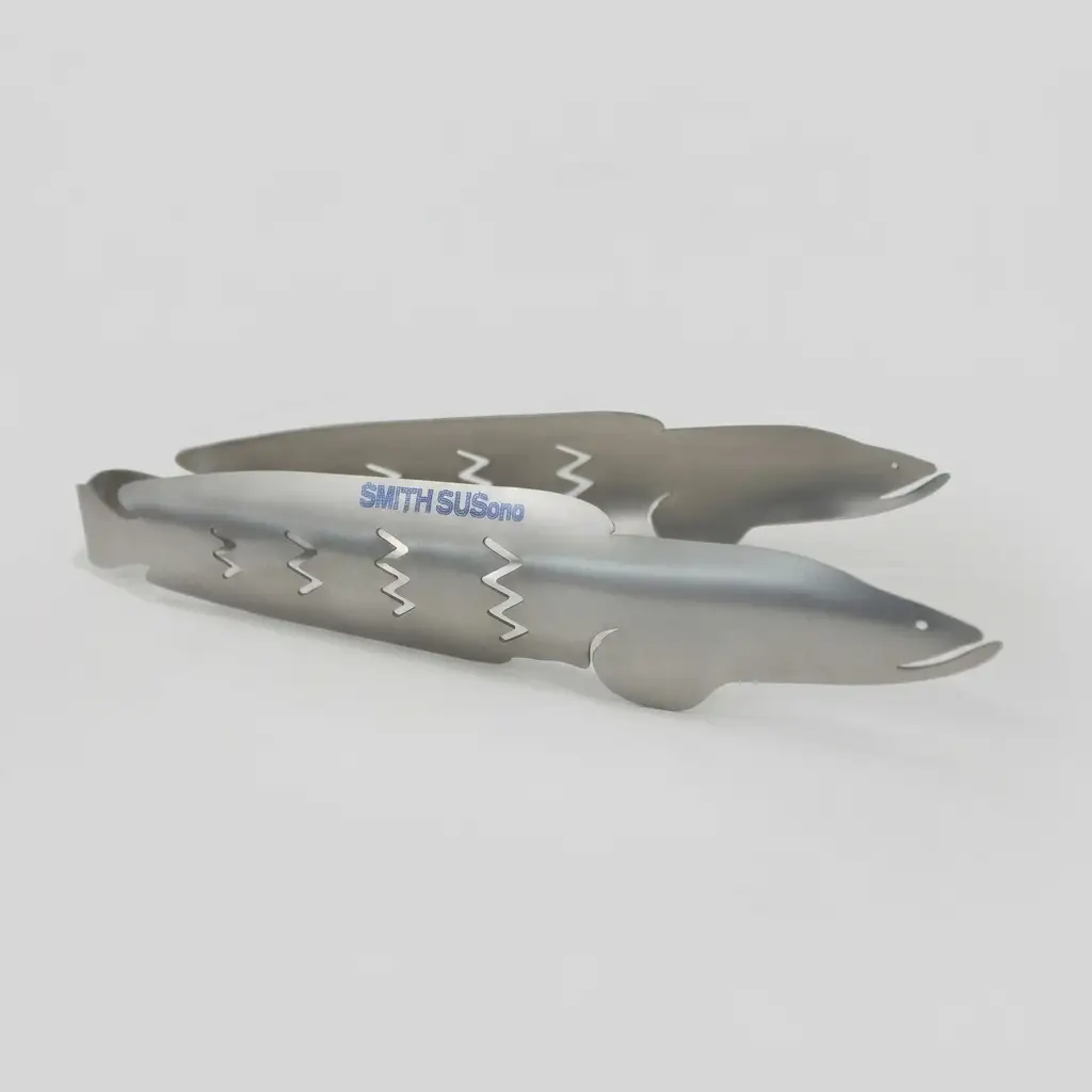 トング 使うたびに愛着が湧く、雷魚がモデルのチタン製トング (150mm)【 TITANIUM Tongs 雷魚 Snakehead L150 】 チタン 衛生的 水洗い 軽量 耐食性 裾野市 静岡県