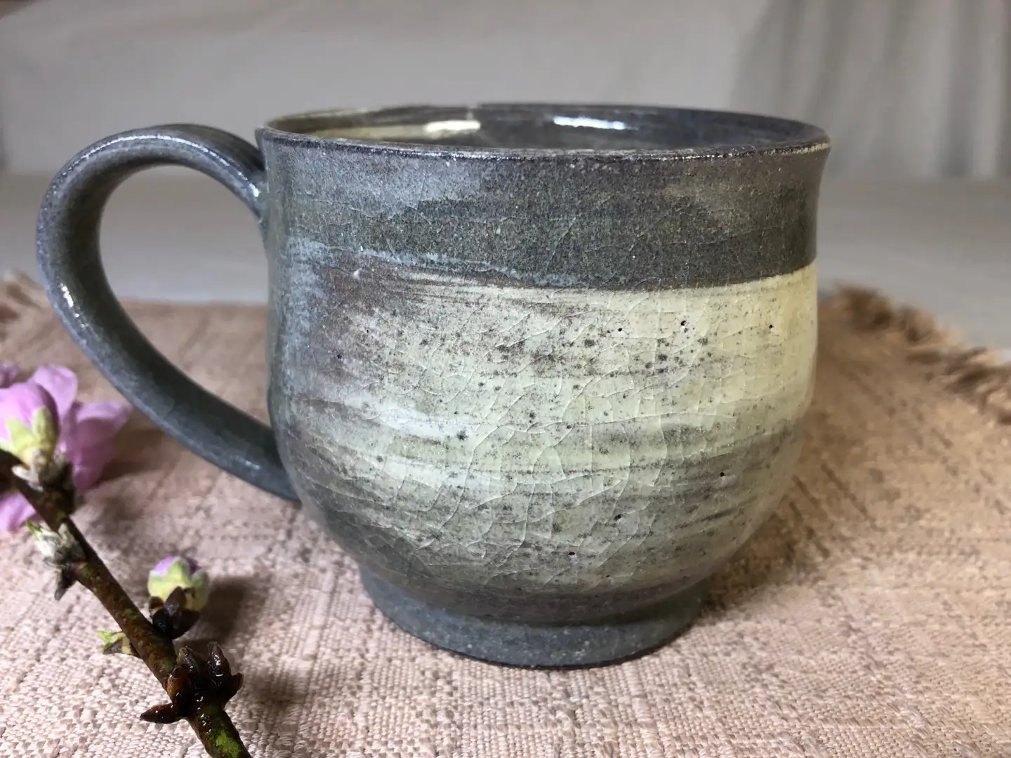 陶器のカップ(丸型)(杏灰釉)|カップ