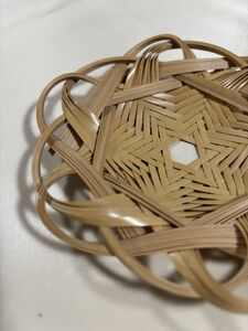竹細工 白竹 コースター ツヤあり(皮)手作業仕上げ 六芒星デザイン 和モダン 繊細な編みひご 自然素材の温もり