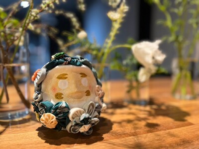 つまみ細工風　華だるま（着物などの古布クラフト　デコレーションだるま　体高13センチ【034-13】