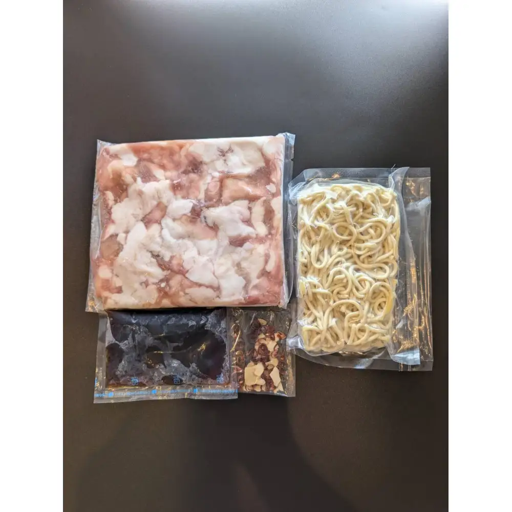 精肉店のもつ鍋セット（醤油味、２～３人前）