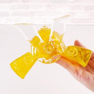  ガラスの兜（黄金イエロー）小さめサイズ・和にも洋にも合うデザイン化粧箱つき：端午の節句| 兜 兜