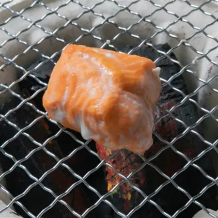 【訳あり】骨取り うす塩 銀鮭 切り落とし 300g×6パック(総計1.8kg)【配送不可地域：離島】【1612122】