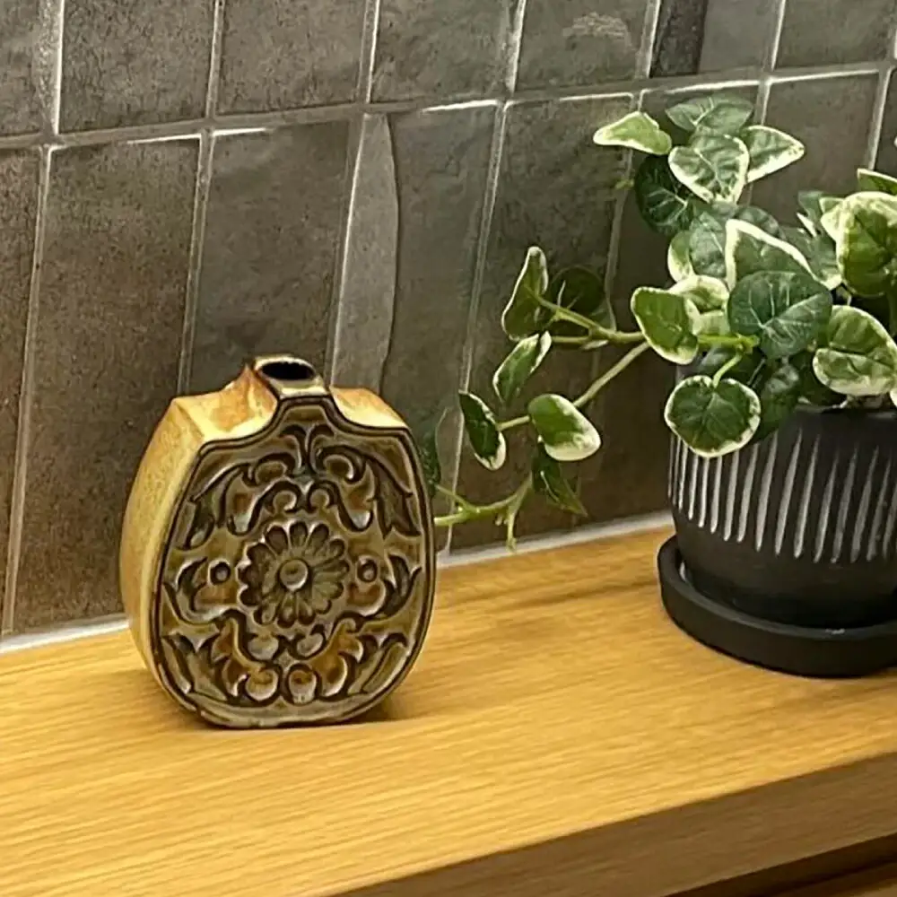 【瀬戸焼】一輪挿し　唐草模様　丸　（K28）【かしわ窯】一輪挿し 花瓶 花器 インテリア / 瀬戸市 [BBAJ018]