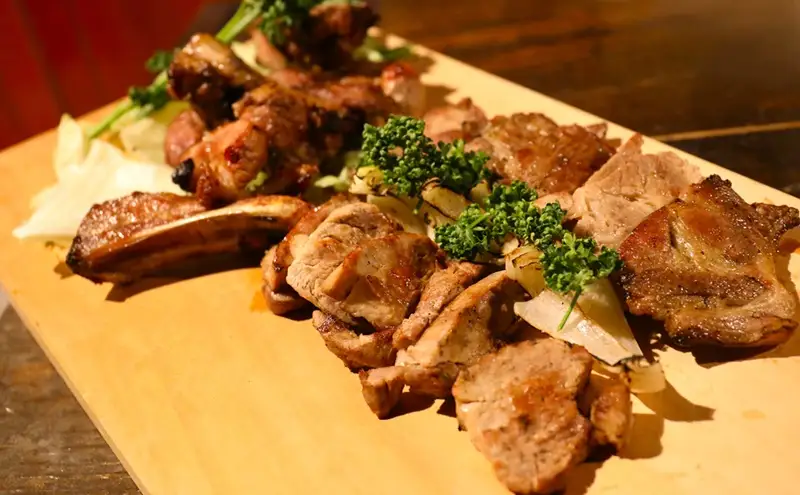 豚肉カタロース1ブロック 秋田県産 豚肉【2.5kg前後】