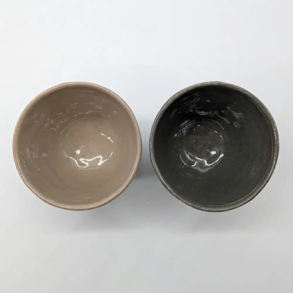【瀬戸焼】水玉湯呑ペア グレー＆ベージュ 2個セット 【山長陶苑】 / 湯呑 湯呑み 食器 和食器 / 瀬戸市[BBBH046]
