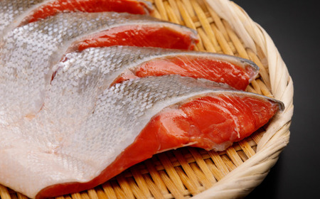 【ふるなびWEEK対象】朝食セット 天然新巻鮭＆紅鮭切身 各5切と網走湖産しじみ貝 2kg ABE116 | 鮭 しじみ