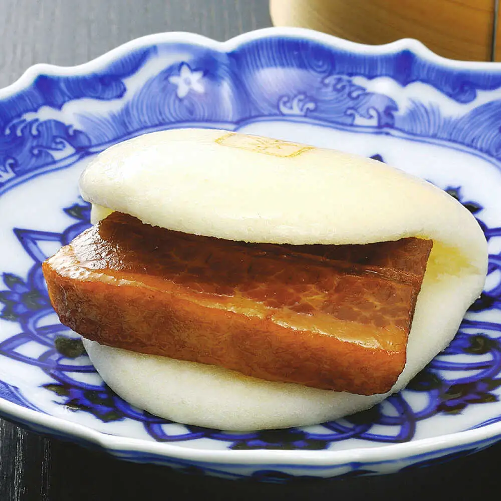 【お中元】【化粧箱入り】長崎角煮まんじゅう ＆ 大とろ角煮まんじゅう 各8個　《壱岐市》【岩崎本舗】冷凍 豚 豚角煮 角煮饅頭 簡単調理 おやつ お取り寄せ 長崎[JHA051]